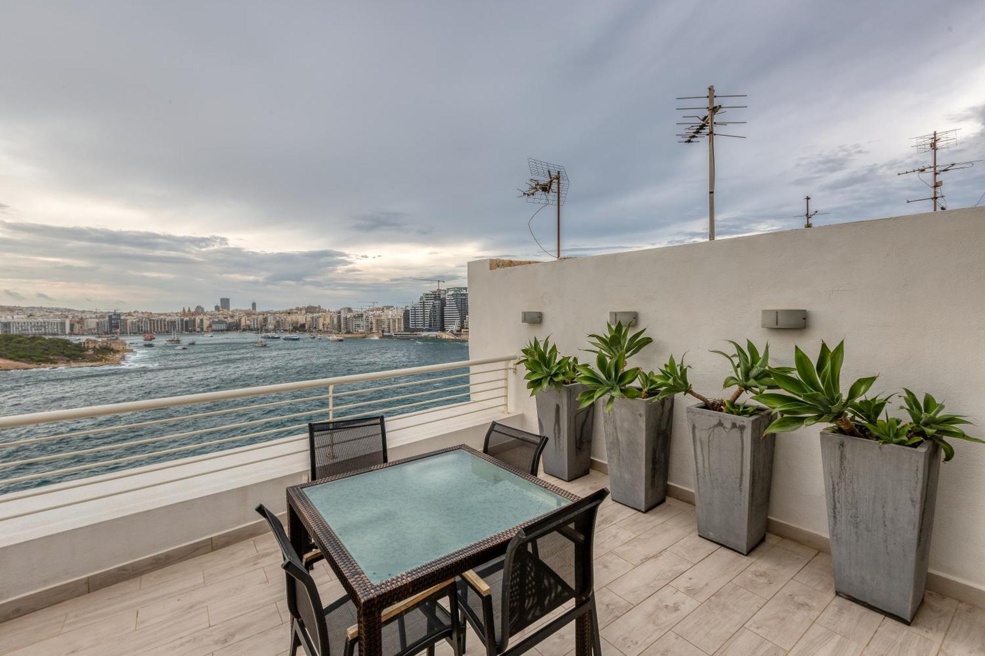49/3 Seafront Duplex Penthouse In Валетта Экстерьер фото